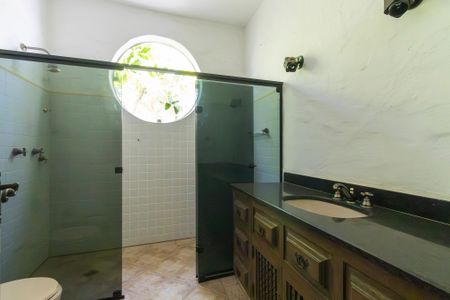 Casa à venda com 2050m², 5 quartos e 8 vagasBanheiro da suíte 4