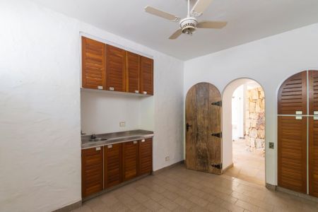 Casa à venda com 2050m², 5 quartos e 8 vagasCopa