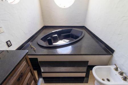 Casa à venda com 2050m², 5 quartos e 8 vagasBanheiro da suíte 1