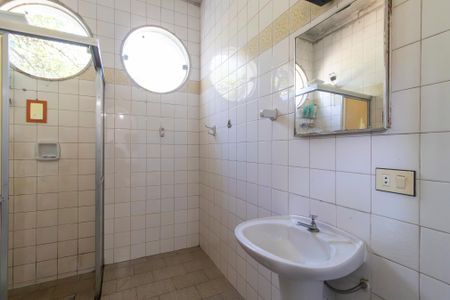 Casa à venda com 2050m², 5 quartos e 8 vagasBanheiro de serviço 2