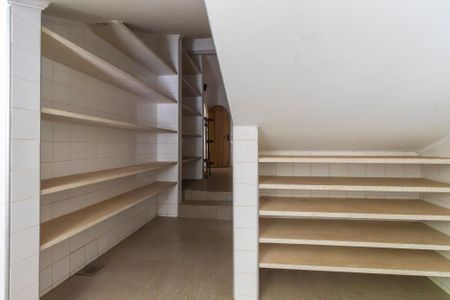 Casa à venda com 2050m², 5 quartos e 8 vagasDespensa