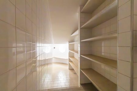 Casa à venda com 2050m², 5 quartos e 8 vagasDespensa