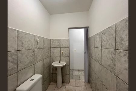 Casa para alugar com 52m², 1 quarto e sem vaga Casa para alugar com 52m², 1 quarto e sem vagaBanheiro