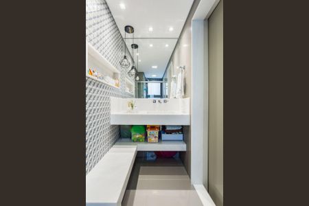 Apartamento à venda com 140m², 4 quartos e 3 vagasBanheiro do Quarto 2