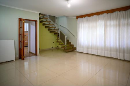 Casa para alugar com 185m², 3 quartos e 2 vagasSala