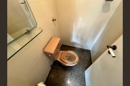 Apartamento à venda com 174m², 4 quartos e 4 vagasBanheiro de serviço