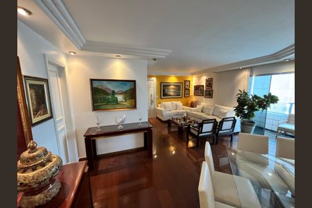 Apartamento à venda com 174m², 4 quartos e 4 vagasSala