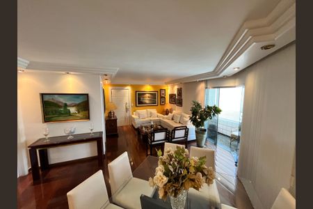 Apartamento à venda com 174m², 4 quartos e 4 vagasSala