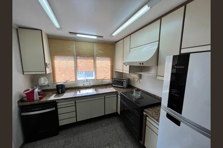 Apartamento à venda com 174m², 4 quartos e 4 vagasCozinha