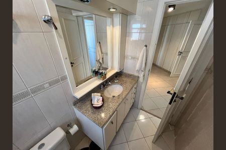 Apartamento à venda com 174m², 4 quartos e 4 vagasBanheiro Social