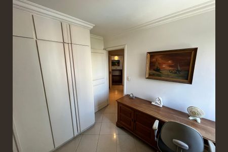 Apartamento à venda com 174m², 4 quartos e 4 vagasQuarto 2