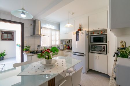 Casa à venda com 650m², 3 quartos e 2 vagas Casa à venda com 650m², 3 quartos e 2 vagasCozinha