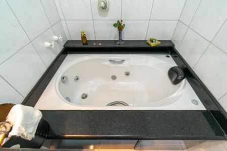 Casa à venda com 650m², 3 quartos e 2 vagas Casa à venda com 650m², 3 quartos e 2 vagasBanheiro da Suíte 1