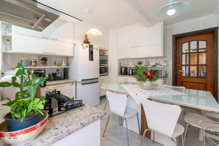 Casa à venda com 650m², 3 quartos e 2 vagas Casa à venda com 650m², 3 quartos e 2 vagasCozinha