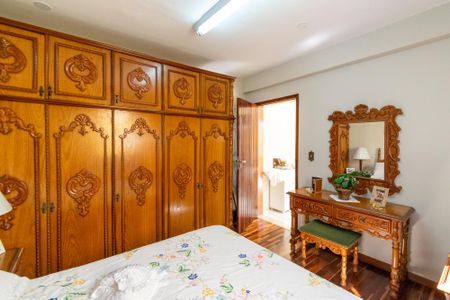 Casa à venda com 650m², 3 quartos e 2 vagas Casa à venda com 650m², 3 quartos e 2 vagasQuarto 3