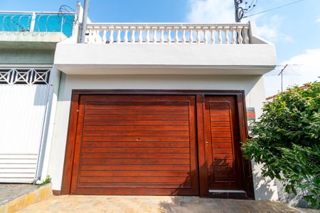 Casa à venda com 650m², 3 quartos e 2 vagas Casa à venda com 650m², 3 quartos e 2 vagasFachada