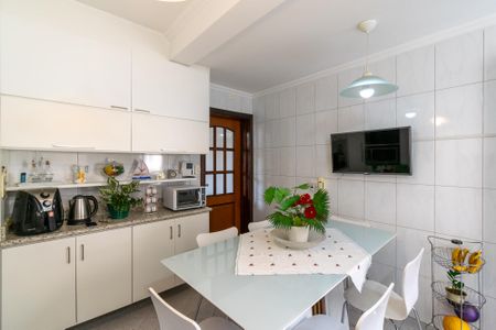 Casa à venda com 650m², 3 quartos e 2 vagas Casa à venda com 650m², 3 quartos e 2 vagasCozinha