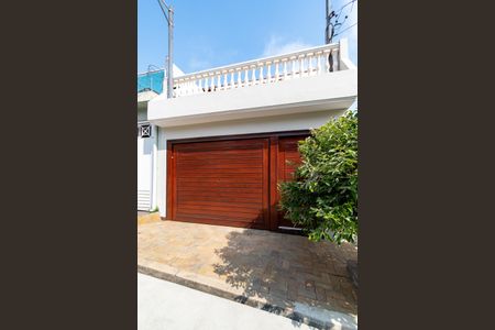 Casa à venda com 650m², 3 quartos e 2 vagas Casa à venda com 650m², 3 quartos e 2 vagasFachada