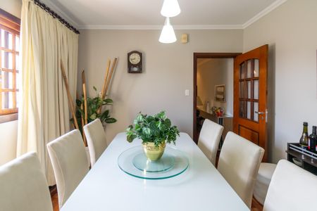 Casa à venda com 650m², 3 quartos e 2 vagas Casa à venda com 650m², 3 quartos e 2 vagasSala de Jantar