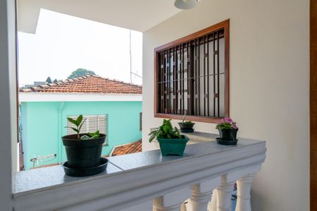 Casa à venda com 650m², 3 quartos e 2 vagas Casa à venda com 650m², 3 quartos e 2 vagasEscada