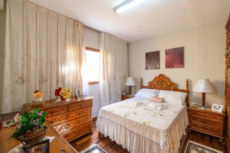 Casa à venda com 650m², 3 quartos e 2 vagas Casa à venda com 650m², 3 quartos e 2 vagasQuarto 3