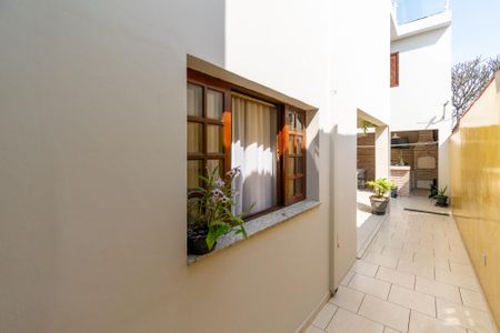 Casa à venda com 650m², 3 quartos e 2 vagas Casa à venda com 650m², 3 quartos e 2 vagasCorredor Externo