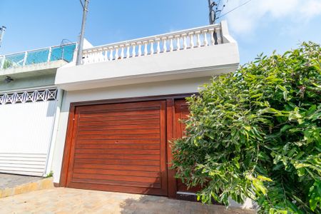 Casa à venda com 650m², 3 quartos e 2 vagas Casa à venda com 650m², 3 quartos e 2 vagasFachada