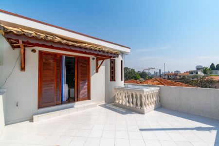 Casa à venda com 650m², 3 quartos e 2 vagas Casa à venda com 650m², 3 quartos e 2 vagasVaranda da Suíte 1