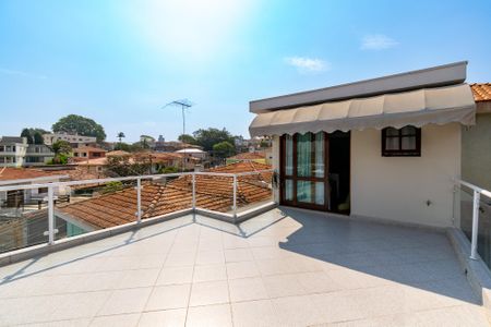 Casa à venda com 650m², 3 quartos e 2 vagas Casa à venda com 650m², 3 quartos e 2 vagasVaranda da suíte 2