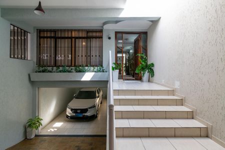 Casa à venda com 650m², 3 quartos e 2 vagas Casa à venda com 650m², 3 quartos e 2 vagasEntrada