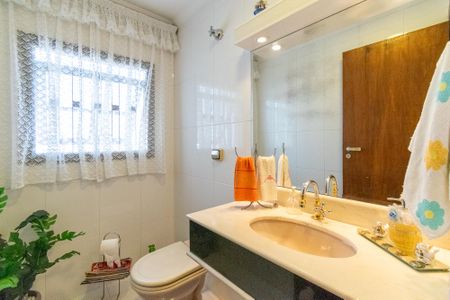 Casa à venda com 650m², 3 quartos e 2 vagas Casa à venda com 650m², 3 quartos e 2 vagasLavabo