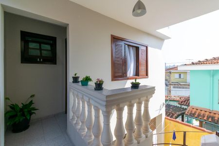 Casa à venda com 650m², 3 quartos e 2 vagas Casa à venda com 650m², 3 quartos e 2 vagasEscada