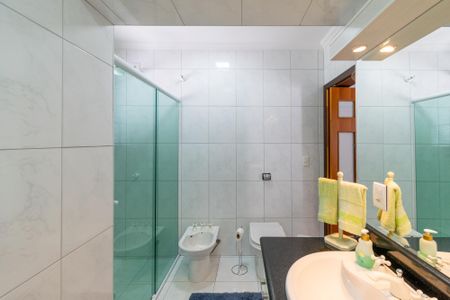 Casa à venda com 650m², 3 quartos e 2 vagas Casa à venda com 650m², 3 quartos e 2 vagasBanheiro da Suíte 1