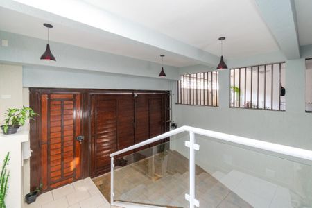 Casa à venda com 650m², 3 quartos e 2 vagas Casa à venda com 650m², 3 quartos e 2 vagasEntrada