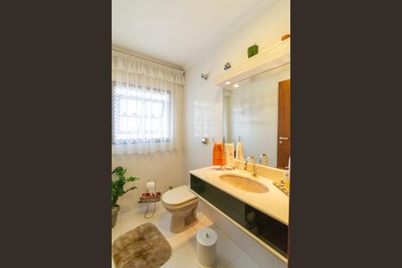 Casa à venda com 650m², 3 quartos e 2 vagas Casa à venda com 650m², 3 quartos e 2 vagasLavabo