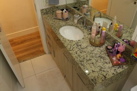 Apartamento à venda com 101m², 2 quartos e 2 vagasBanheiro Social