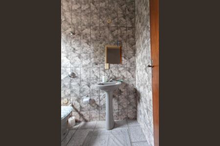 Casa para alugar com 115m², 3 quartos e 2 vagasBanheiro Social