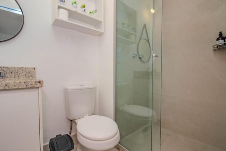 Banheiro da Suíte de apartamento para alugar com 2 quartos, 72m² em Passo D’areia, Porto Alegre