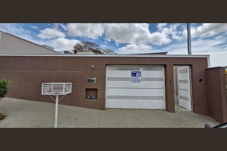 Casa à venda com 288m², 3 quartos e 4 vagas Casa à venda com 288m², 3 quartos e 4 vagasFachada