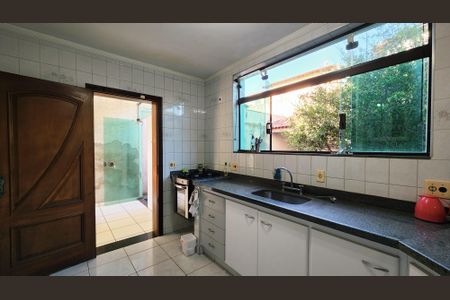 Casa à venda com 372m², 3 quartos e 4 vagas Casa à venda com 372m², 3 quartos e 4 vagasCozinha