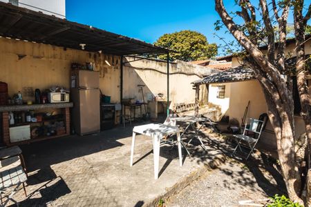 Casa à venda com 100m², 2 quartos e 15 vagasQuintal
