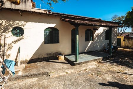Casa à venda com 100m², 2 quartos e 15 vagasQuintal