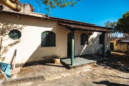 Casa à venda com 100m², 2 quartos e 15 vagasQuintal