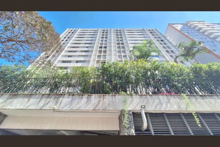Apartamento à venda com 120m², 3 quartos e 2 vagasFachada
