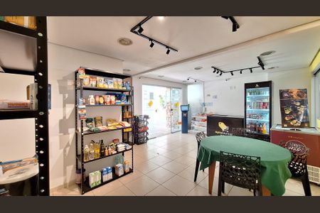 Apartamento à venda com 120m², 3 quartos e 2 vagasMini Mercado