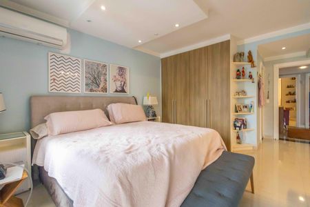 Casa de condomínio à venda com 354m², 4 quartos e 4 vagasSuíte 1