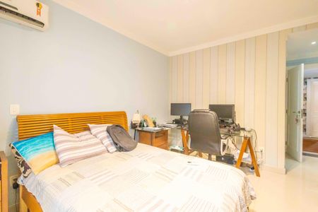 Casa de condomínio à venda com 354m², 4 quartos e 4 vagasSuíte 3