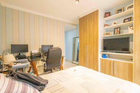 Casa de condomínio à venda com 354m², 4 quartos e 4 vagasSuíte 3