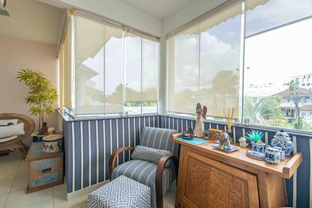 Casa de condomínio à venda com 354m², 4 quartos e 4 vagasSuíte 1 varanda