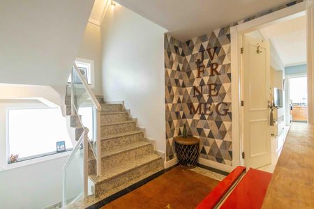 Casa de condomínio à venda com 354m², 4 quartos e 4 vagasHall